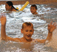 Camp danglais pour les enfants piscine